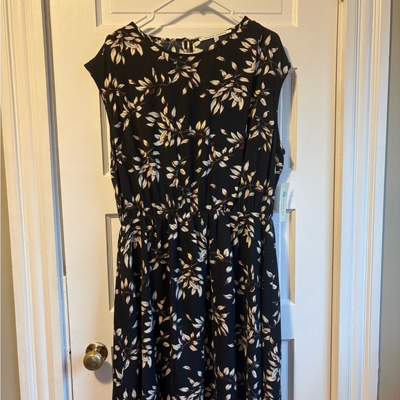 Collective Concepts Dresses & Skirts - Collective Concepts Navy Floral Midi Dress